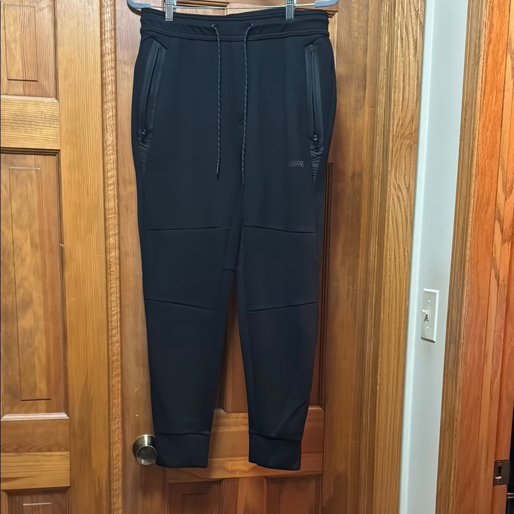 Men’s AE Black Jogger Pants